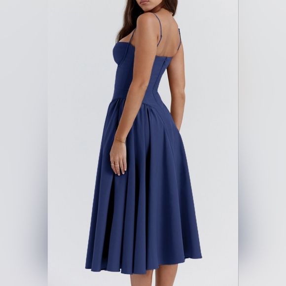 Chic Navy Blue Sweetheart Neck Ruched Midi Dress - Picture 2 of 5